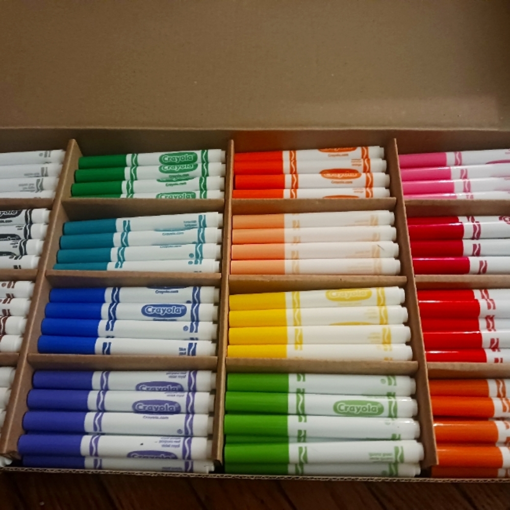 Class pack Crayola  256 markers with extra caps